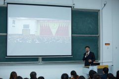 湖北工业大学党委书记上思想政治课：纵论四中全会与青年的未来